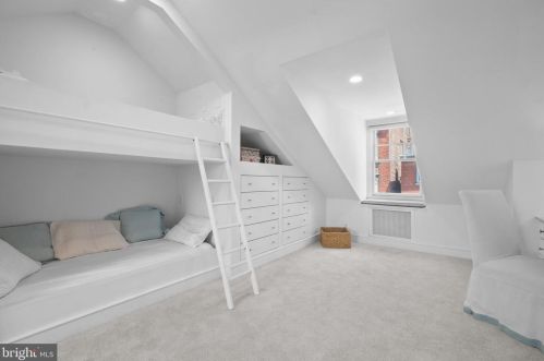 310 16th St, Philadelphia PA  19102-4907 exterior