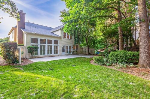 755 Glenridge Close Dr, Atlanta GA  30328-3476 exterior