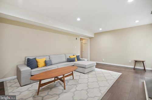 2001 Dundee Rd, Rockville MD 20850-3046 exterior