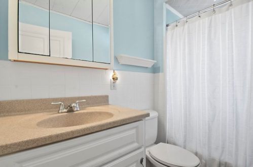 2 Wood Ave, Worcester MA 01606-2545 exterior