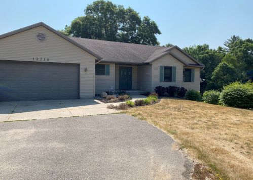 12710 Macclain Ct, Cedar Springs MI exterior