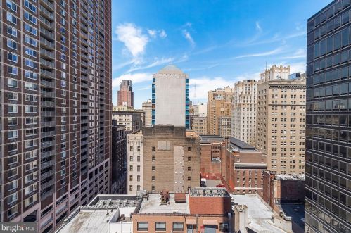 1425 Locust St, Philadelphia PA 19102-3832 exterior