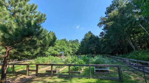 8388 Lake Dr, Lithonia GA  30039-5724 exterior