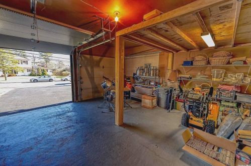 1596 Roosevelt Ave, Bohemia NY 11716-1407 exterior