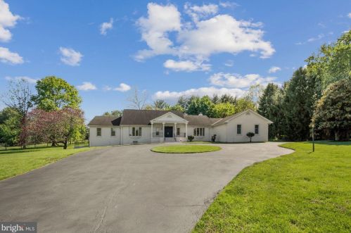 10700 Barn Wood Ln, Rockville, MD 20854-1326