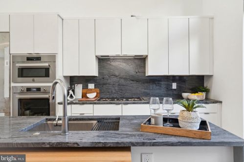 761 Cleveland St, Philadelphia PA 19146-2909 exterior