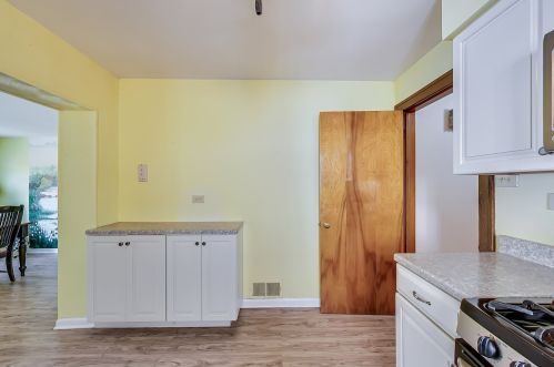 6147 Melvina Ave, Chicago IL 60638-4305 exterior