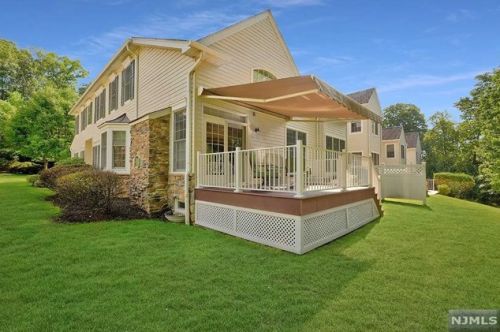 122 Mackenzie Ln, Parsippany NJ 07834-3723 exterior