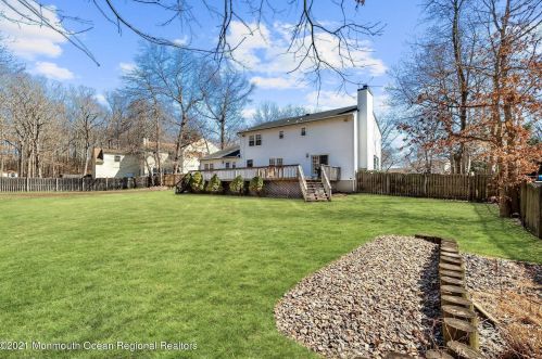 8 Cedar Ct, Jackson Twp NJ exterior