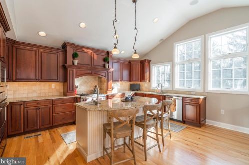 272 Steeplechase Dr, Media PA 19063-1958 exterior