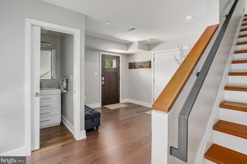 301 Green St, Philadelphia PA  19123-2938 exterior