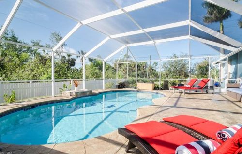 4 Colonial Dr, Naples, FL 34112-7308