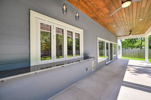 8208 Burrell Dr, Austin TX 78757-8339 exterior