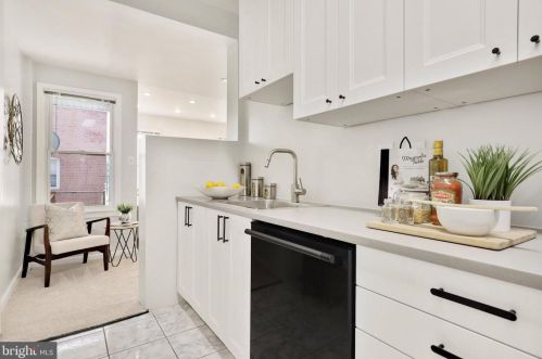 3232 Warder St, Washington DC 20010-2523 exterior