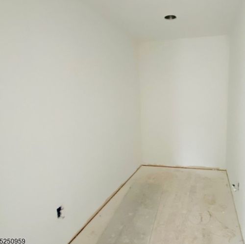 90 Kipling Ave, Springfield NJ  07081-3216 exterior