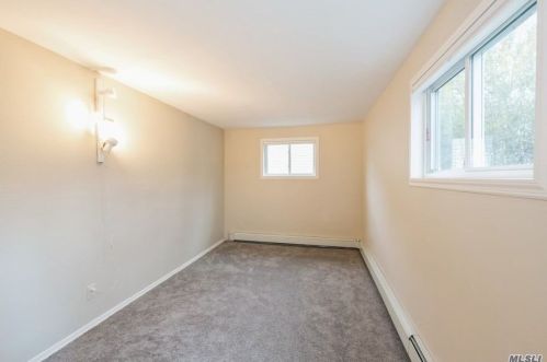 840 Fanwood Ave, Valley Stream NY 11581-3102 exterior