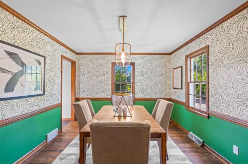 6440 Santa Monica Blvd, Milwaukee WI  53217-4249 exterior