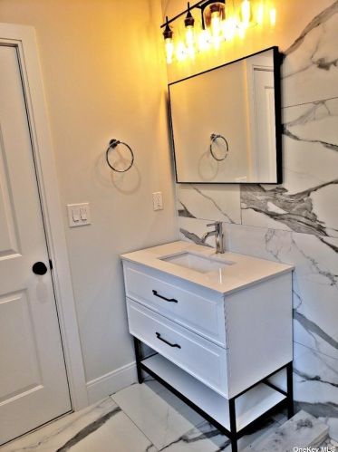 9 Millet St, Huntington Station NY  11746-8105 exterior