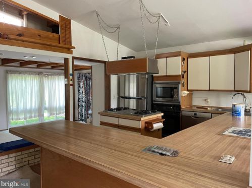 4000 Javins Dr, Alexandria VA  22310-2037 exterior