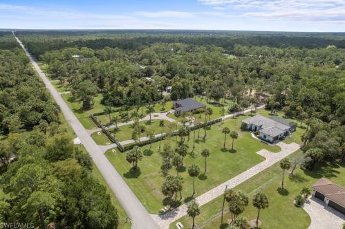 481 7 St, Naples FL 34102-6017 exterior