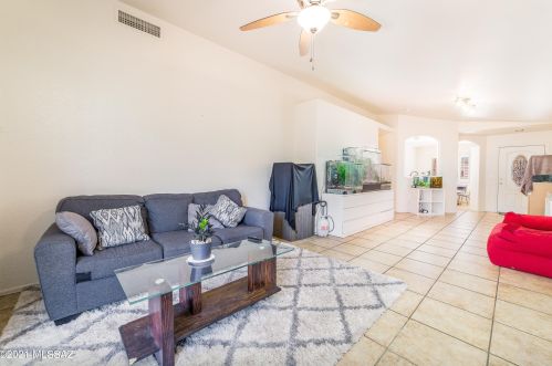 7325 Cross Ridge Pl, Tucson AZ  85710-6075 exterior