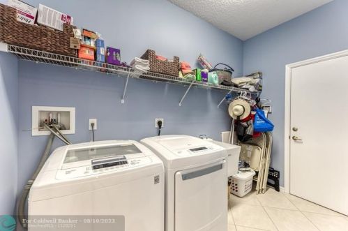 7948 Lando Ave, Boynton Beach FL 33437-6359 exterior