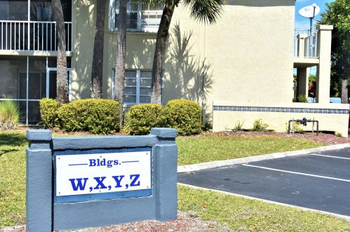 1625 Green Acres Cir, Fort Pierce FL  34952-5009 exterior