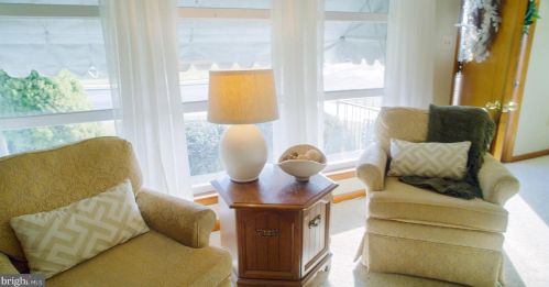 22 Lincoln Dr, Hanover PA 17331-4906 exterior