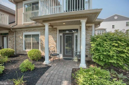 162 High Pointe Dr, Hummelstown, PA 17036-8104