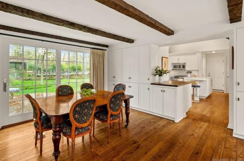 3 Huckleberry Hl Rd, Wilton CT 06897-2802 exterior