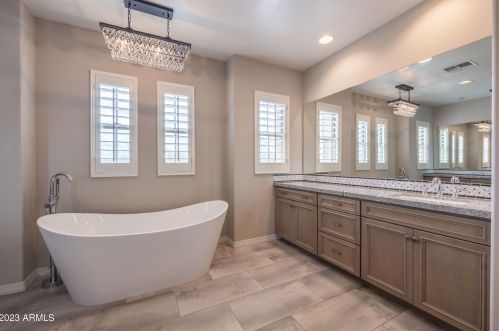 3931 Crst Ln, Phoenix AZ 85027-1602 exterior