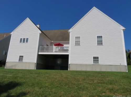 7 Balsam Ridge Cir, Wallingford, CT 06492-4377