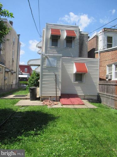 827 7 St, Chester PA 19013-6240 exterior