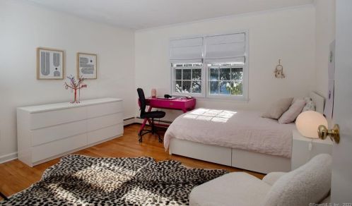 97 Holmes Rd, Ridgefield CT  06877-4303 exterior