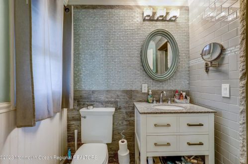 34 Iler Dr, Middletown NJ 07748-3323 exterior