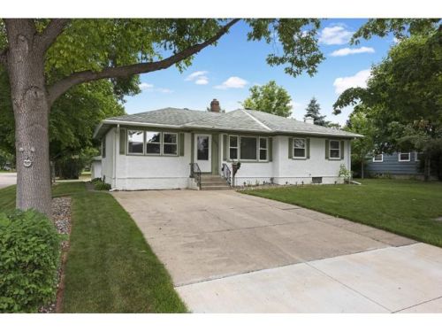 1203 Parallel St, Chaska, MN 55318-2470