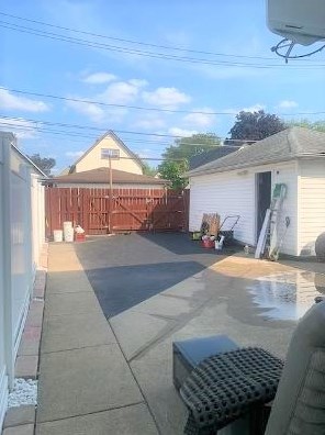 13323 Commercial Ave, Chicago IL 60617-3281 exterior