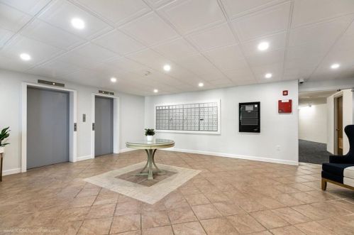 4 Capella, Middletown RI 02840-1587 exterior