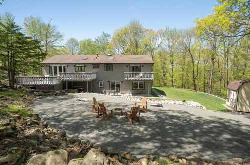 451 Storms Rd, Valley Cottage NY 10989-1215 exterior