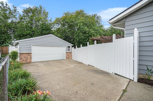 4611 Valleyridge Ave, Wyoming MI exterior