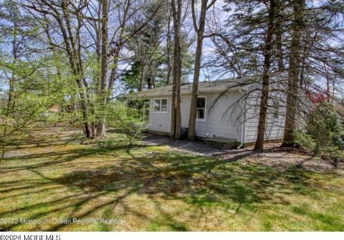 15 Swift Cir, Lakehurst NJ  08759-2949 exterior