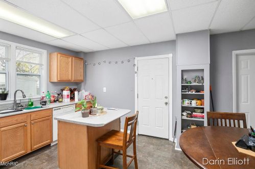 1037 Jennette, Grand Rapids MI 49504-4143 exterior