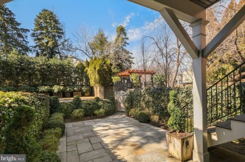 1812 24th St, Washington DC 20020-3422 exterior