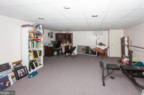 211 Cherrywood Ct, Pottstown PA 19464-9230 exterior