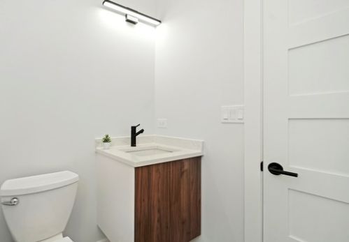 1837 Mozart St, Chicago IL 60647-5111 exterior