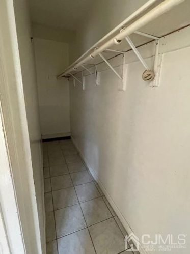 211 College Dr, Edison NJ 08817-5951 exterior