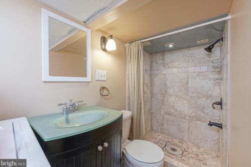 15 Pne St, Camden NJ 08103-3353 exterior