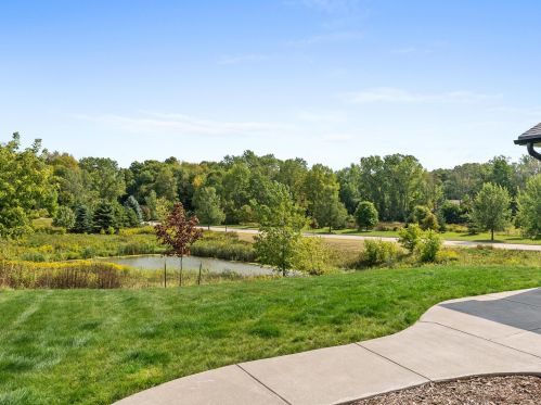 2511 Stoney Brook Ct, Manitowoc WI 54220-8640 exterior