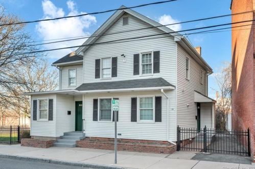 59 High St, Enfield, CT 06082-3509