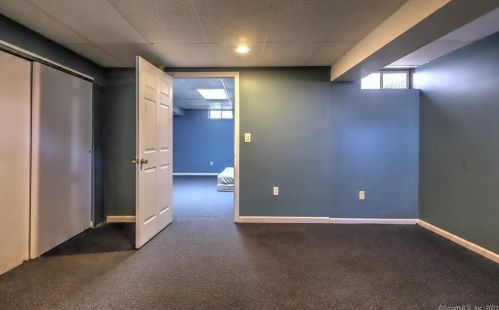 31 Lookout Hl Rd, Milford CT 06461-1878 exterior